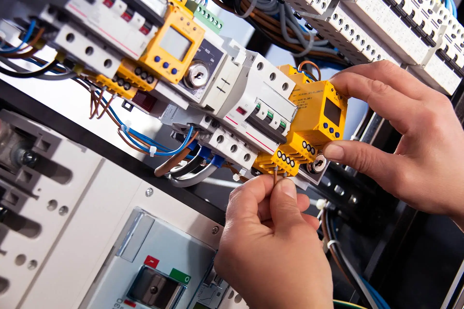 Certified electricians in Locksbottom